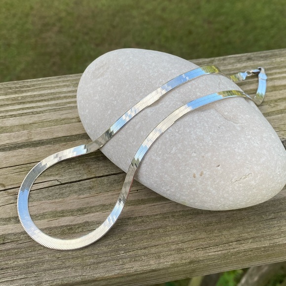 Herringbone .925 Sterling Silver necklace made in Italy - Picture 1 of 7